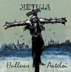 Metuja-bändin 'Hulluus Aateloi' –albumin kansikuva, jossa näkyy piirroshahmona kylmänsinisen kaupungin edustalle ripustettu ristiinnaulittu mieshahmo, jonka yläpuolella lukee bändin logo ja alapuolella kiekon nimi kaunokirjoituksella.
