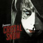 Cristal Snowin "The Prophecy" -albumin kansikuva, jossa näkyy mustaa taustaa vasten mutanttimaisen ihmisolennon naamataulu hupun osittain verhoamana. Hahmolla kalpea iho ja punaiset huulet. Vasemmassa alakulmassa albumin ja artistin nimi.