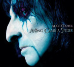 Alice Cooperin "Along Came A Spider" -albumin kansikuva, jossa sivuprofiili isonenäisestä Cooperista. Hänellä kalpeansininen iho ja mustatut silmänympärykset, suunpielessä musta alaspäin osoittava juova. Kuvan tausta musta.