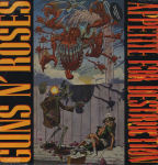Guns N' Roses -bändin debyyttialbumin "Appetite For Destruction" kansikuva. Kuvassa vasemmalla ja oikealla puolella pystysuuntaan kirjoitettuina ensin bändin logo vasemmalla ja oikealla puolella albumin nimi. Vasemmanpuoleinen teksti keltaisella, oikealla