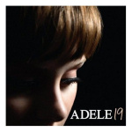 Adelen "19"-nimisen albumin kansikuvassa näkyy mustaa taustaa vasten lähikuva ihmisen kasvoista. Ihmisellä tummanruskeat hiukset ja alaspäin luotu katse. Kuvan oikeassa alakulmassa artistin ja albumin nimi valkoisella värillä.