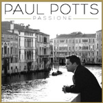 Harmaasävyinen valokuva Paul Pottsin albumista "Passione", jossa mies seisoo suuren joen rannalla kerrostalojen edustalla. Kuvan yläosassa artistin nimi ohuin tikkukirjaimin ja sen alla albumin nimi.