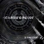 Kuva Chainreactorin albumista "X-Tinction". Kiekon kansitaiteessa näkyy musta hyrrä tai muu pömpeli, jonka päälle läntätty keskimmäiseksi yhtyeen nimi valkoisella värillä. Kuvan oikeassa alakulmassa lukee samaan tyyliin albuminkin nimi.