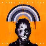 Massive Attackin albumin "Heligoland" etukannessa oranssi tausta ja sen päällä jonkinlainen sateenkaari. Sateenkaaren alla on tuhratun ihmisen kasvot ja mustat silmänympärykset tällä hahmolla. Kuvan yläosassa valkoisella värillä ja harvalla kirjainvälisty