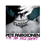 Pete Parkkosen albumin "I'm An Accident" tai samannimisen singlen kansikuva. Kuvassa näkyy alaosassa mustin paksuin kirjaimin Pete Parkkonen ja sen alla violetilla värillä levyn nimi. Kuvan yläosaa hallitsee miehen selkä, jossa niskaan kirjoitettu mustall
