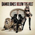Danko Jonesin albumin "Below The Belt" kannessa näkyy valokuva vasemmalla makaavasta leijonasta, tuolilla istuvasta miehestä ja oikealla alusvaatteisiin sonnustautuneesta naisesta. Kuvan yläosassa mustin kirjaimin lukee sekä Danko Jonesin että albumin nim