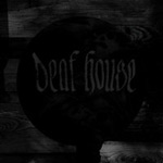 Hyvin tummasävyinen kansitaide Mondkopfin EP-levyä "Deaf House" varten. Kuvan keskellä musta ympyränmuotoinen kuva, jonka sisälle kirjoitettu tummanharmaalla äänitteen nimi.